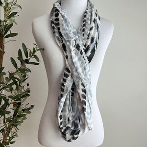American Eagle Outfitters Monochrome Patterned Scarf bin 33